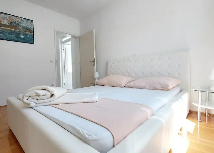 Charmy Petra With Pool Apartamento *