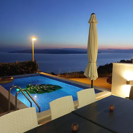 Charmy Petra With Pool *