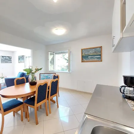 Apartment Charmy Petra With Pool Makarska