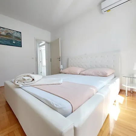 Charmy Petra With Pool Apartament *