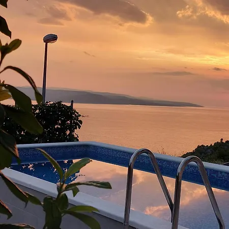 Charmy Petra With Pool Makarska