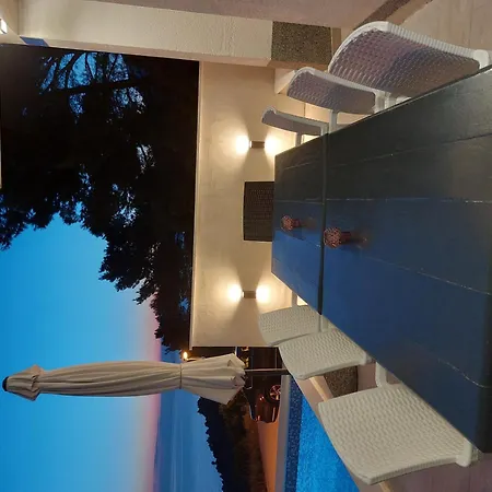 Charmy With Pool Apartman Makarska