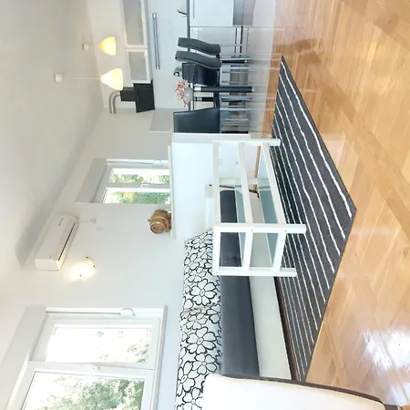 Apartman Charmy With Pool Makarska