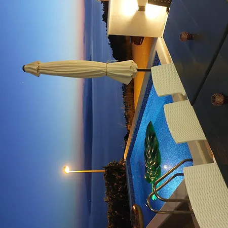 Charmy With Pool Apartman Makarska