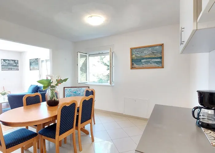 Apartment Charmy Petra With Pool Makarska