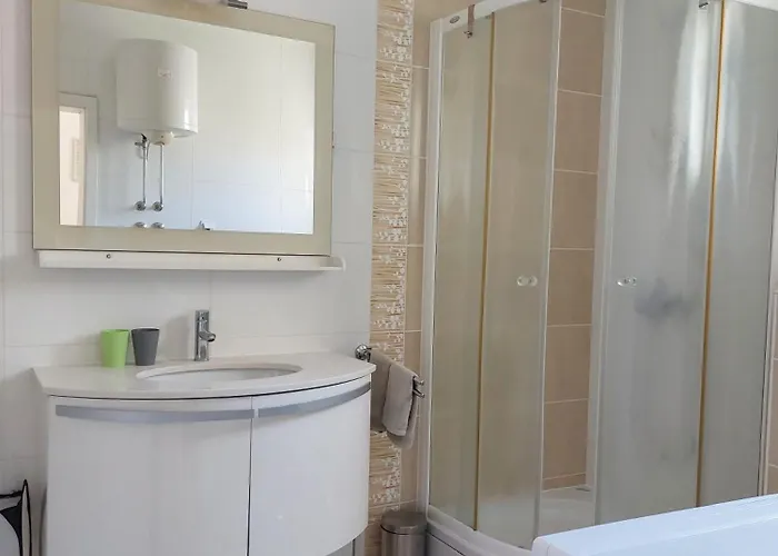 Charmy Petra With Pool *