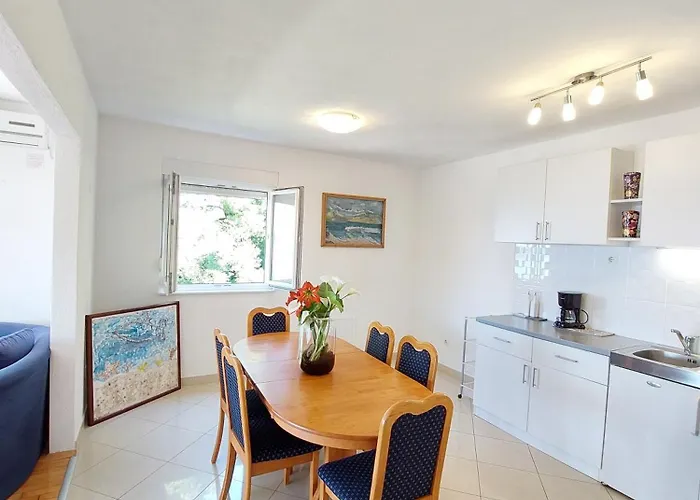 Charmy Petra With Pool *