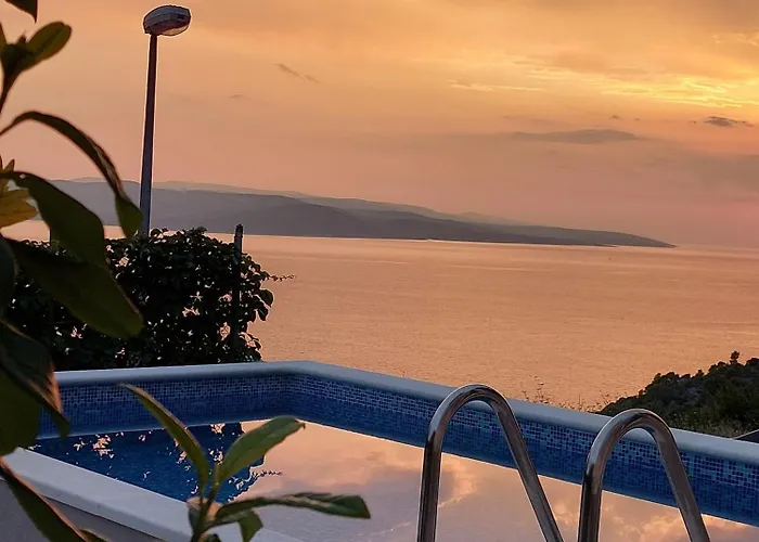 Charmy Petra With Pool Makarska