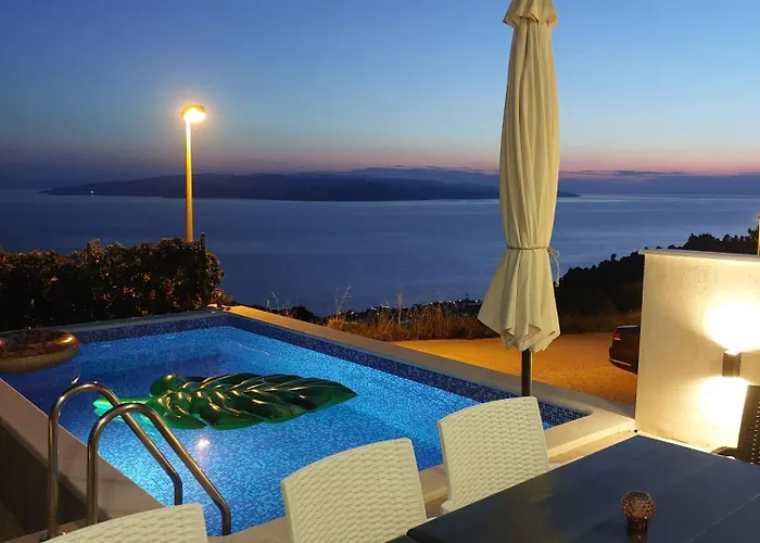 Charmy Petra With Pool *