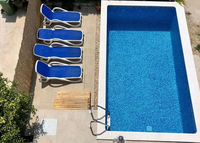 Charmy Petra With Pool